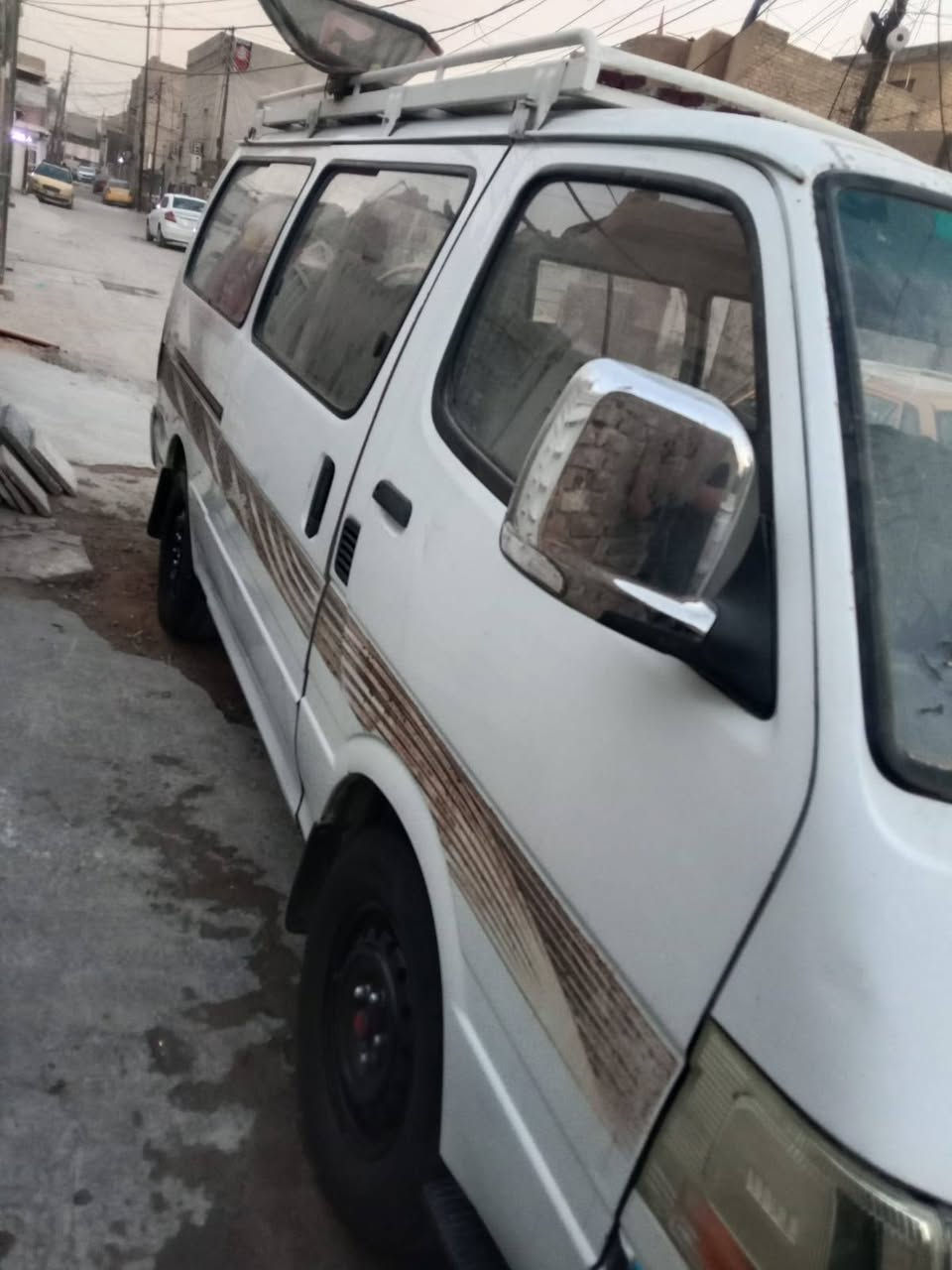 جنبي البيع 2015 السياره خير ما ناقصها شي كهربائيات من الطول للطول رايدها ب 40 وبيها مجال رقم التليفون ***********صدر حلو عليه غرامات
