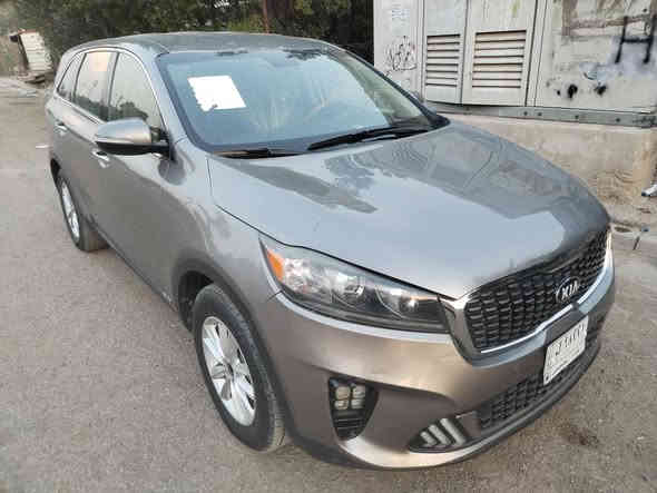 السلام عليكم سورنتو للبيع وارد امريكي ٦ سلندر  موديل 2019 سياره بوضع الزيرو ماشيه ٤٠ الف حادثها بسيط كما هو موضح في الصور سياره بدون ارباك بدون دواخل سياره جاهزه للأخير تخم تاير تبريد ثلج مكينه كير ممفتوحات سياره بيها صبغ قبق الصندوك سياره اي قطعه بيها ممفتوحه
المواصفات
١ شاشه كبيره
٢ كامره دواره
٣ مانع تزلج
٤ صعود مرتفعات
٥ ثلاث انضمه قياده ايكو سبورت نورمن طبيعي
٦ جهتين تحكم ستيرن
٧ كروز سرعه 
٨ فور ويل 
٩ سبعه نفر 
١٠ رادار 
١١ اشاره بلمري 
بعد بيها مواصفات 
ملاحضه السعر 198 ورقه للأتصال على الهاتف *********** بغداد
