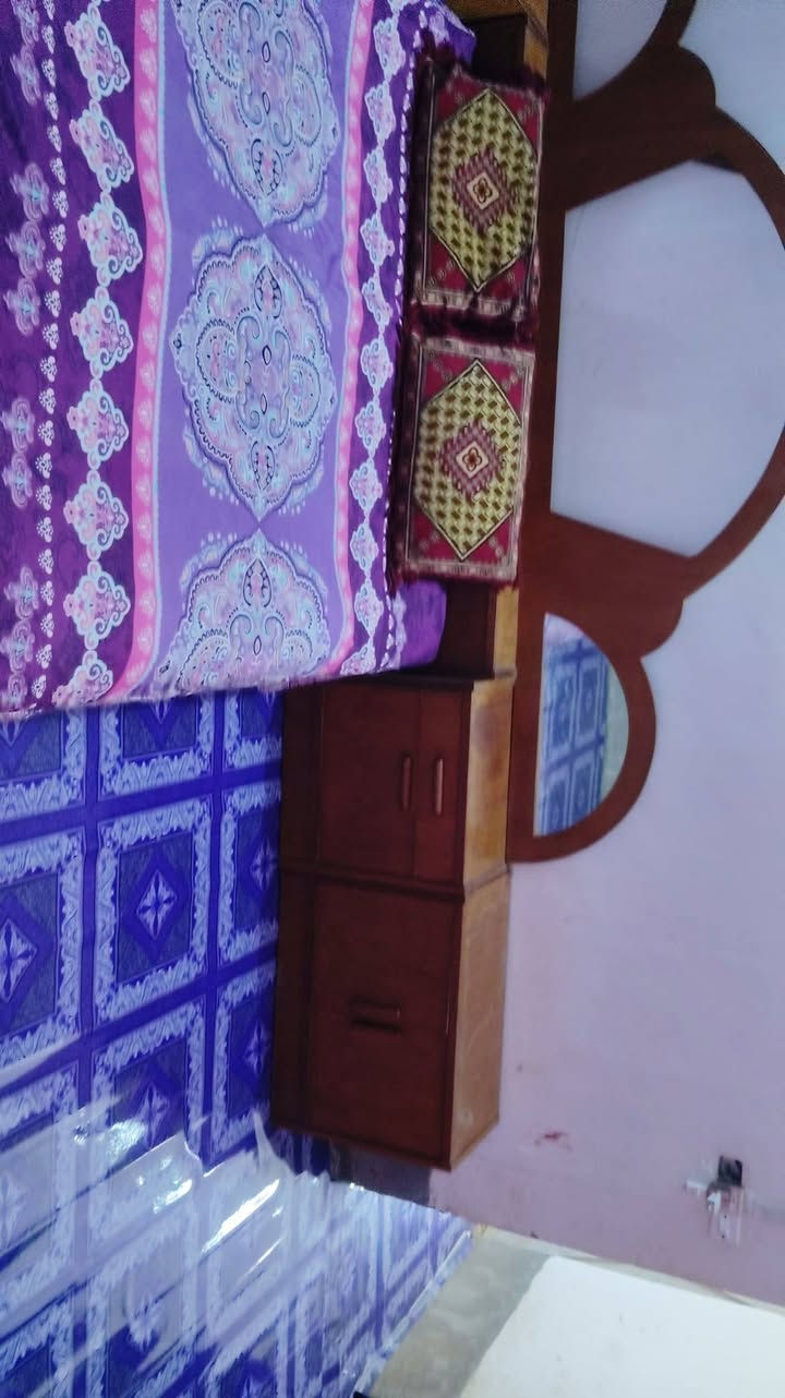 السلام عليكم غرفه صاج تسكام نضيفه وال كنتور كلش نضيف ومرايه وزواويه ماعدا ميز الجربايه مرايته مكسوره الله يشهد كلش نضيف تكمه  واريد ابيعه غرض انتقالي مكاني مفرك النجف عمود٣٥٠اريده ب ٤٢٥لي تعجبه يتفضل خاص


**إذا كنت صاحب هذا الإعلان وتريد حذفه لأي سبب، رجاءا أرسل رسالة إلى الدعم الفني**