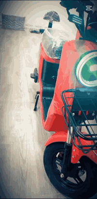 سلام عليكم دراجه شحن بطاريات 32امبير مديل 2025البيع سعر 500وبيهه مجال رقم الهاتف***********
