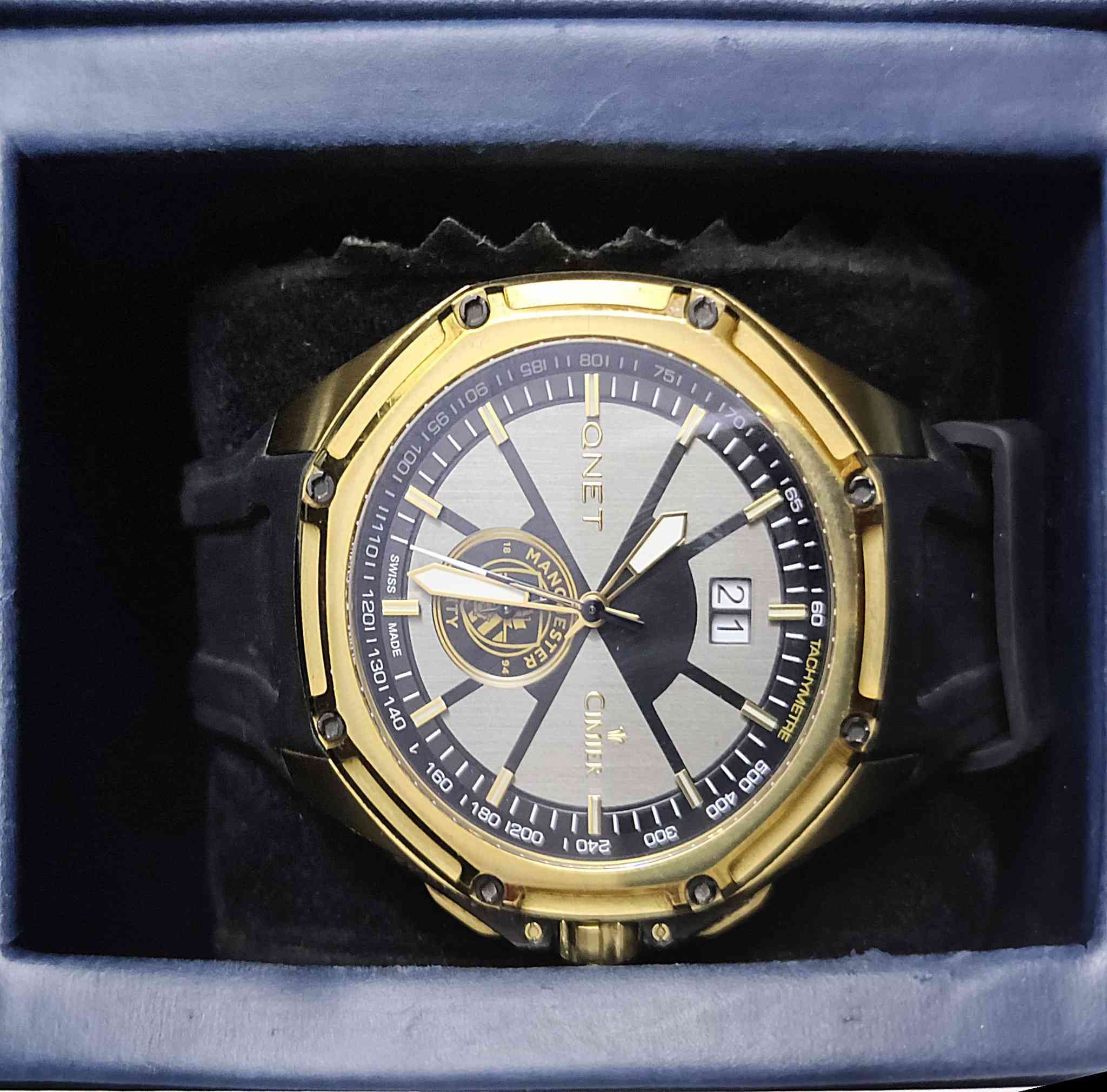 سلام عليكم ساعه
 سماير شركه كيونت
 بطارية جديده جدن
 نضافتهه 99\100 
الي يرقبها يراسلني
 خاص ول واتس اب
جميع محتوياتها موجوده بسعر معقول
***********
