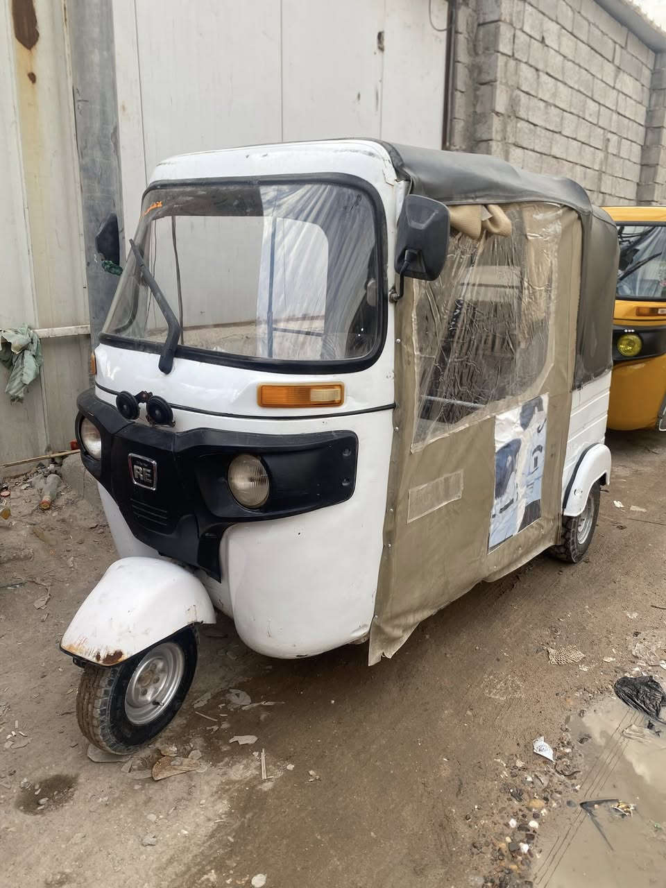 سلام عليكم تكتك للبيع مديل ١٨ مكينه مبدل ٢٠ مستعمله بس نضيفه تكتك أوراق مكاني خور الزبير سعر ٣ رقم ***********
