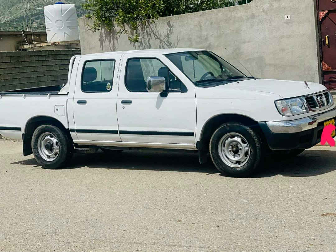 نیسان پیکاب مۆدێل 2002ی ناو سور مەکینە بەخ جام کارەبا گێڕ مەکینە تەبرید ساردو گەرم اکسل هەموی بەشەرتن چوار تایەی نوێی لە ژێرە چوار پارچەی سبوغە بێ ناو گرتن لەگەڵ یەک بست لە سەقفی تەعدیلە لەسەر دەرگای لای سەکنی سەیارەکە بە عام توندو تۆڵوپاکە سەنەوی بەسەر چوە مانگی 9ی 2025 / شوێن دەوروبەری ڕانیە ژمارەی خاوەنی *********** رانية, السليمانية
