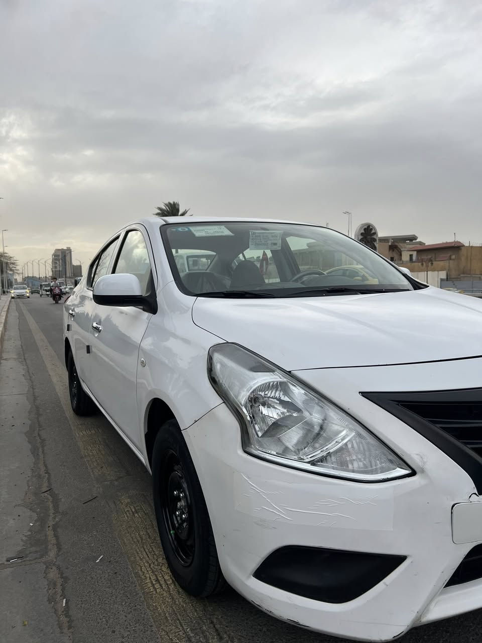 السلام عليكم للبيع سني هندي موديل ٢٢مكفوله من عده جاملغ الخلفي صبغ فقط سياره جديده ناعمه مدوشمه ارضيه كشنات صندوق تبريد ثلج تدفئه شغاله كلشي بيه شغال تخم تاير جديدمابيه اي نقص رقم بغداد تحويل مباشر السعر 105وبيه مجال قليل ***********
