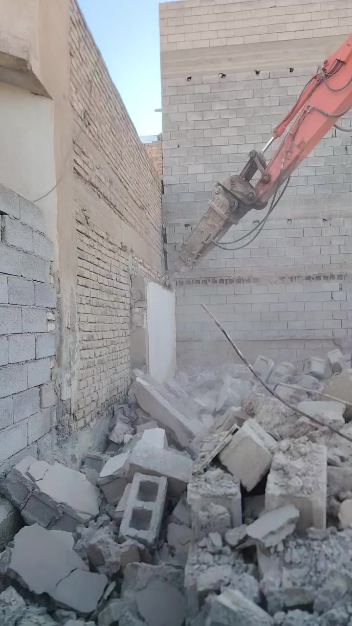 مستعدون لهدم الدور والبنايات وحفر الجفره وقطع البيوت المشتركه ورفع الإنقاض بموادها للاتصال ***********
