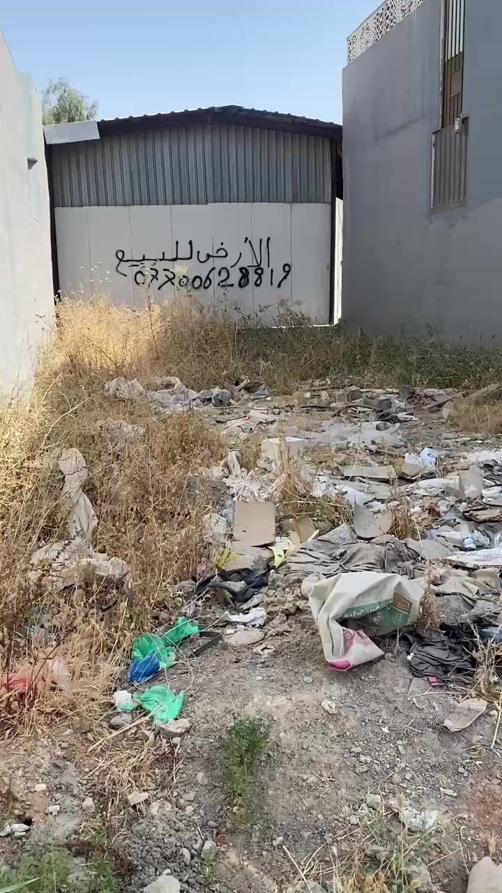 السلام عليكم ارض للبيع المساحة 126مواجهة 7عمق 18 شروق بستان ملك صرف وبيها وصل بلدية الملايين الثانية قرب الشارع العام خلف الكمرك مباشرة .السعر 350للمتر للاستفسار التصال عالرقم ***********.
