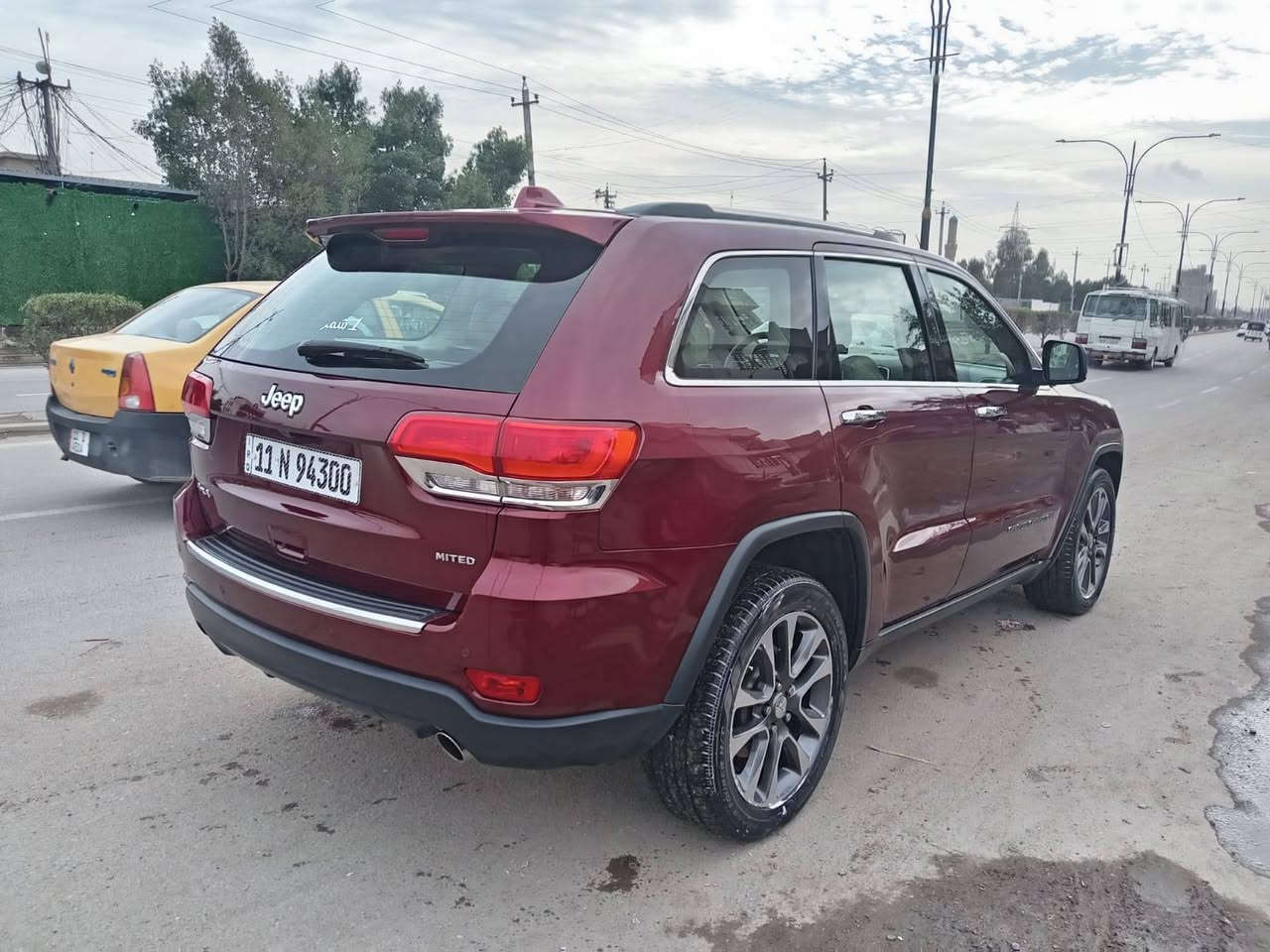 السلام عليكم 
———————
بيع او مراوس حسب القناعه 
جيب 2018  Limited فول الأخير 
مكينه 3600        V6
وأرد خليجي 
——————————————-
بصمه
بانوراما
رادار  جانبي 
كشنات جلد حضن 
كشنات تدفئة 
كشنات كهرباء 
ويل كب 20 
شاشه كبير 
كامره خليفه 
حساسات خلفي 
بجم زنون كامل نهار 
تبريد قطعتين 
تبريد بيانو 
جنطه كهرباء 
مرايه داخليه تعتيم ليلي 
تحكم ستيرن فول 
باقي تفاصيل واضحه بالصور 
————————————————————
سياره وارد خليجي 
(( بيه قطعتين صبغ فقط ))
(( رقم بغداد تحويل ثاني يوم ))
—————————————————————
مكانه:بغداد الدولعي 
سعر :230 بيه مجال 
اتصال: ***********
