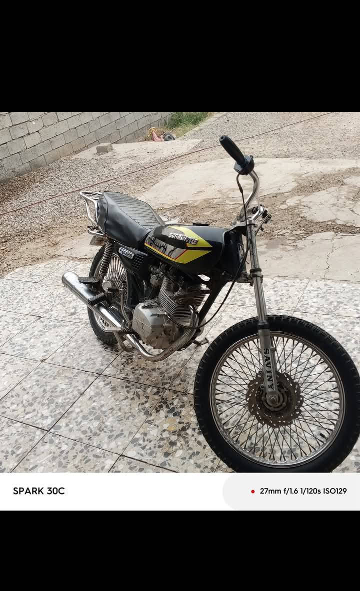 السلام عليكم دراجة سيفان للبيع الدراجة محرك نضيف بس الدراجة تاركهة هاي الفترة عوزهة ترتيب وتايراتهة شوية تعبانات موديل 2019 كلك ما بيهة اوراق مكاني ديالى خان بني سعد الرقم ***********. الشراي يخابر ويدلل السعر 200 وبيهة مجال
