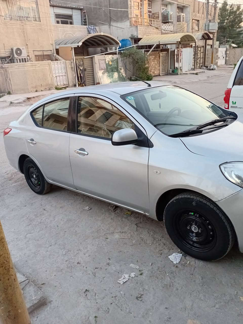 نيسان سني مديل ١٢ هندي سياره كفاله من كير مكينة مكفول صدر جديد تبريد ثلج سياره بسمي سياره بيها صبغ قطعتين ومباوك قطعتين مكنه الشعب السعر ٨٠ للاستفسار***********
