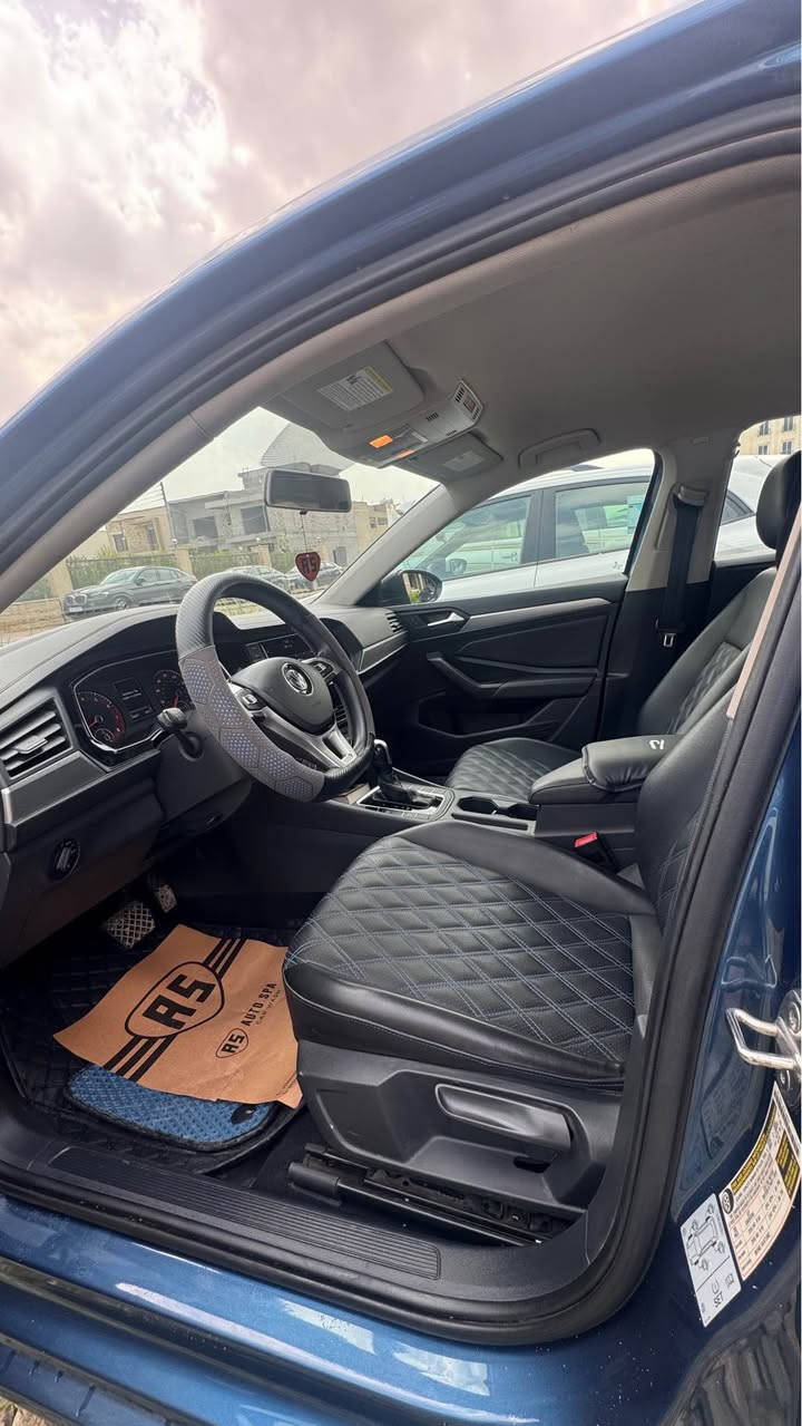 ***********
Jetta/S-2020
جیتا ٢٠٢٠ 
مواسەفات S
پشت و پێش کەپس 
بێ ئێرباگ بێ ژورێ
٧٥ هەزار مایل ڕۆیشتیە
کوشن جلد (صباح سپۆرت)
سێ مۆد لێخوڕین
ڕادار پێش و تەنیشت
مەکینە ١٤ تۆربۆ ئیقتیسادی
سوکان تەحەکوم
گێر مەکینە کارەبایی بە شەرت
هەموو شتەک بە شەرتی فەحس و سۆنەر 

3VWCB7BU2LM074146
 نرخی ١٢٧ وەرەقە و مەجالەکی برایانە
ناونیشان هەولێر
*********** أربيل, العراق
