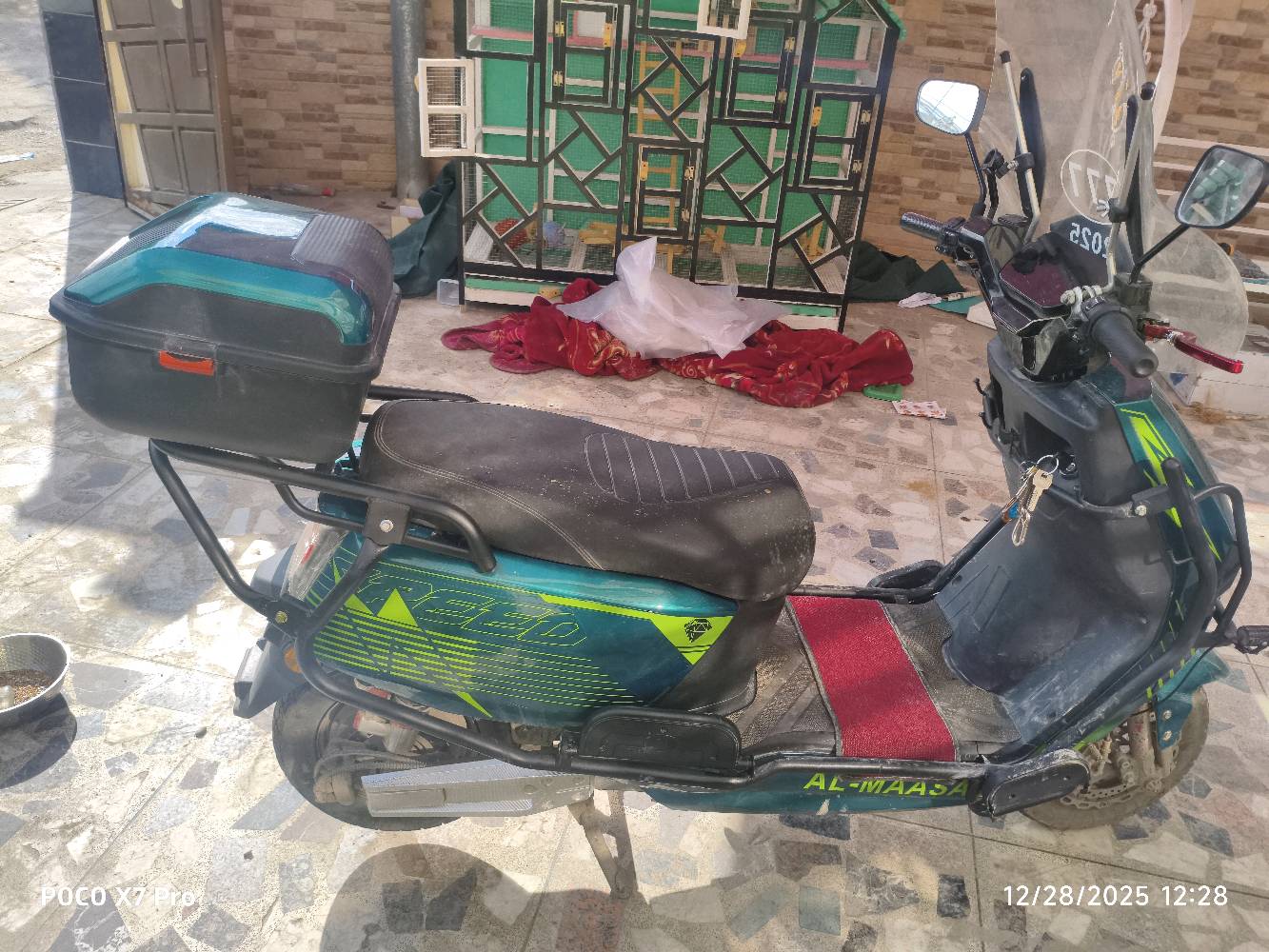 2025 شهر 7 اخذتها ب 950,000 كهربائيات كامله ما بها اي نقص بس دبلات وبها كسر بالبلاستيك الامامي ابيع بسعر 750,000 وبيها  مجال