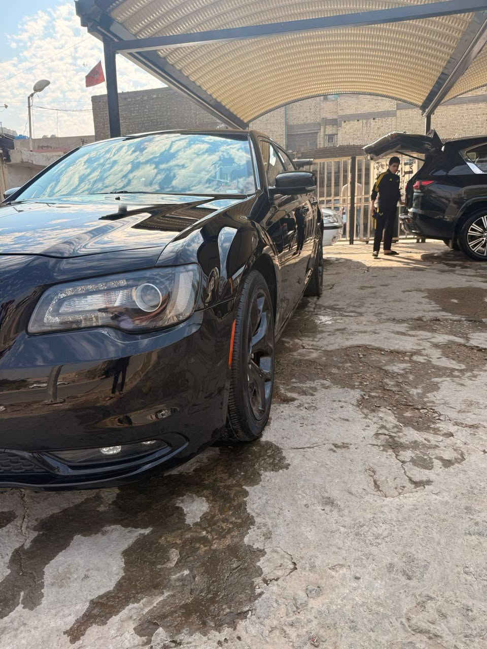 السلام عليكم
كلايسلر S امريكي 
تو ويل
محرك 6 سلندر 
موديل 22
السعر 285 مجال بسيط مكاني بغداد 
حادث جاملغ خلف السائق فقط
رقم بغداد الجديد بأسمي السيارة
السيارة بدون ايرباك وبدون شخوط ولا رصعة
ماشية 59 الف قابل للزياده
مواصفات
فتحة بنوراما 
شفتات ستيرن
حساسات امام خلفي
رادار جانبي 
هيتر بالمري
سستم سماعات الباين
دمام 
كشنات جلد وفول كهرباء لكشن السائق والراكب
تدفئة كشنات 
صور الحادث بالمنشور
*********** بغداد, العراق
