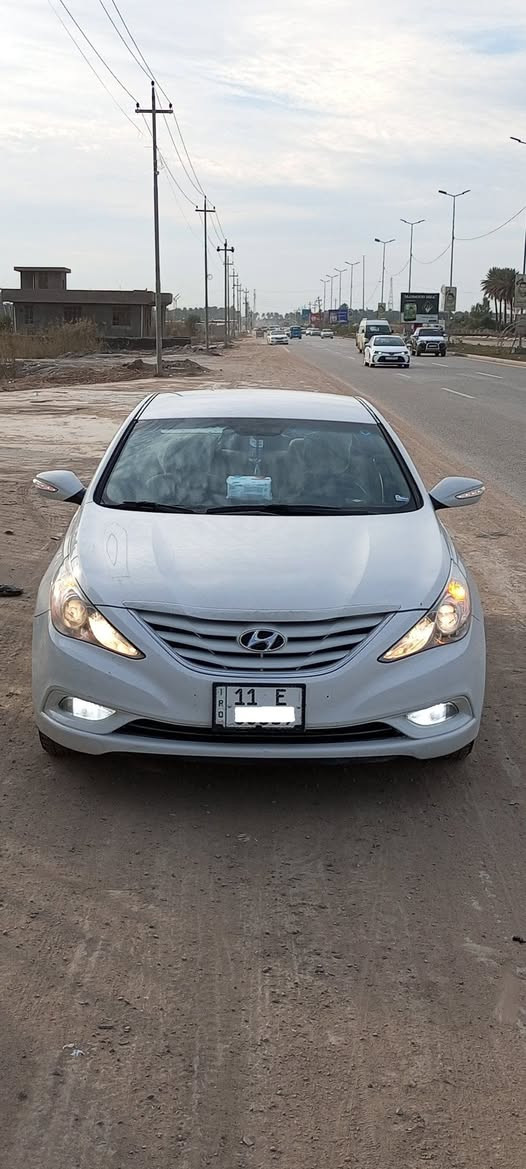 السلام عليكم 
سوناتا 2013
للبيع رقم بغداد 
دولي بأسمي السياره 
مكينه 2400
خليجي 
تبريد شغال 
بيهه قطعتين صبغ 
صدر حداديه تخم تاير جديد 
السياره جديده بمعنى الكلمه 
مال جناي السياره 

مواصفات السياره 
كشن كهرباء 
قطعتين تبريد 
شفتات ستيرن 
شاشه 
اشاير بل مري 

السعر     130 وبيها مجال 
المكان بابل حصوة ناحيه الاسكندريه الاتصال على الرقم فقط ***********
