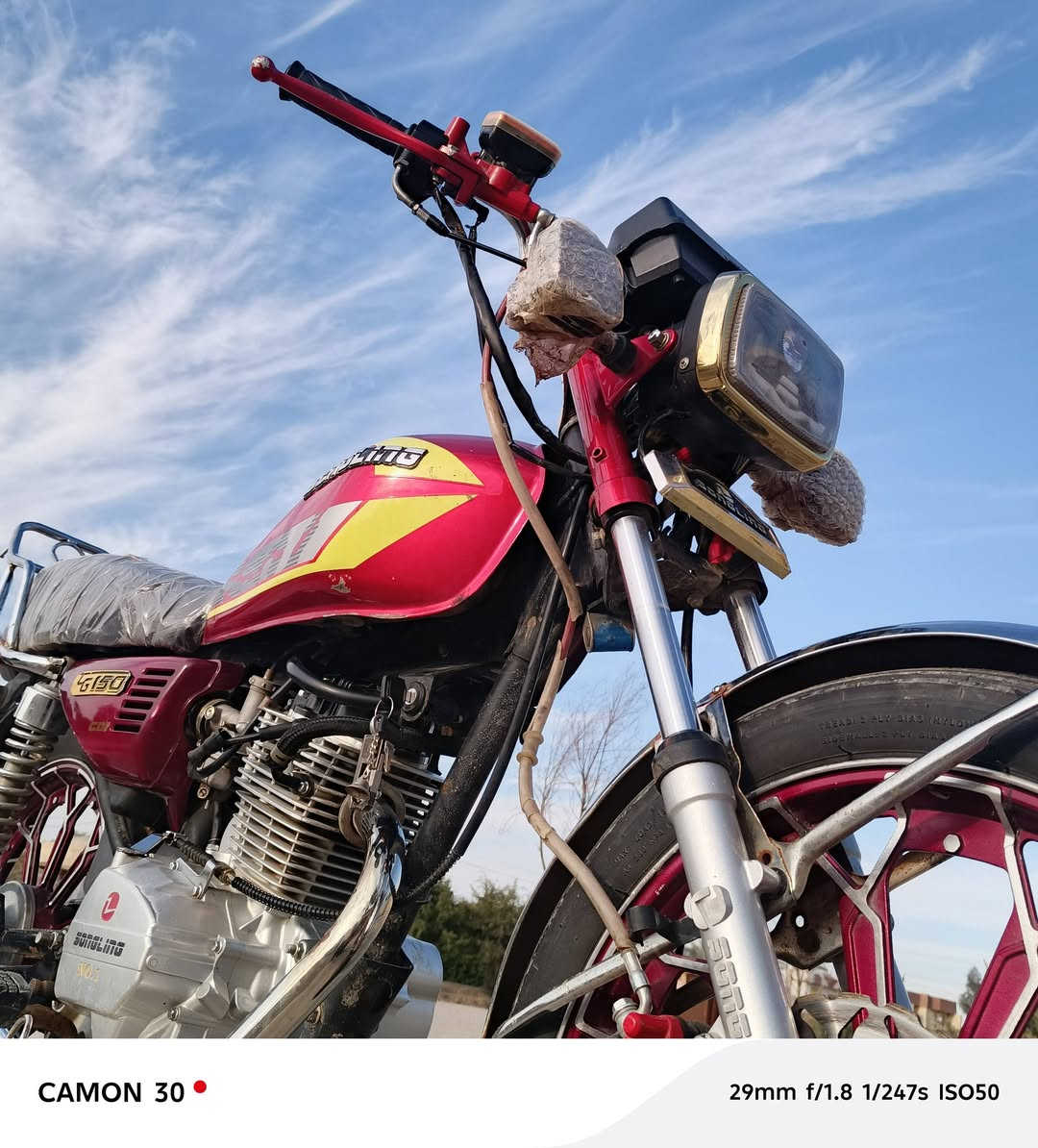 السلام عليكم
لبيع دراجه سيفان 24 دراجه حلوه مرتبه ماناقصهه شي 
خير من الله باتري جديد كهربائيات كامله 
مكاني ناحيه السلام سراجق 
سعر 550 وبيهه مجال 
رقم الهاتف ***********
