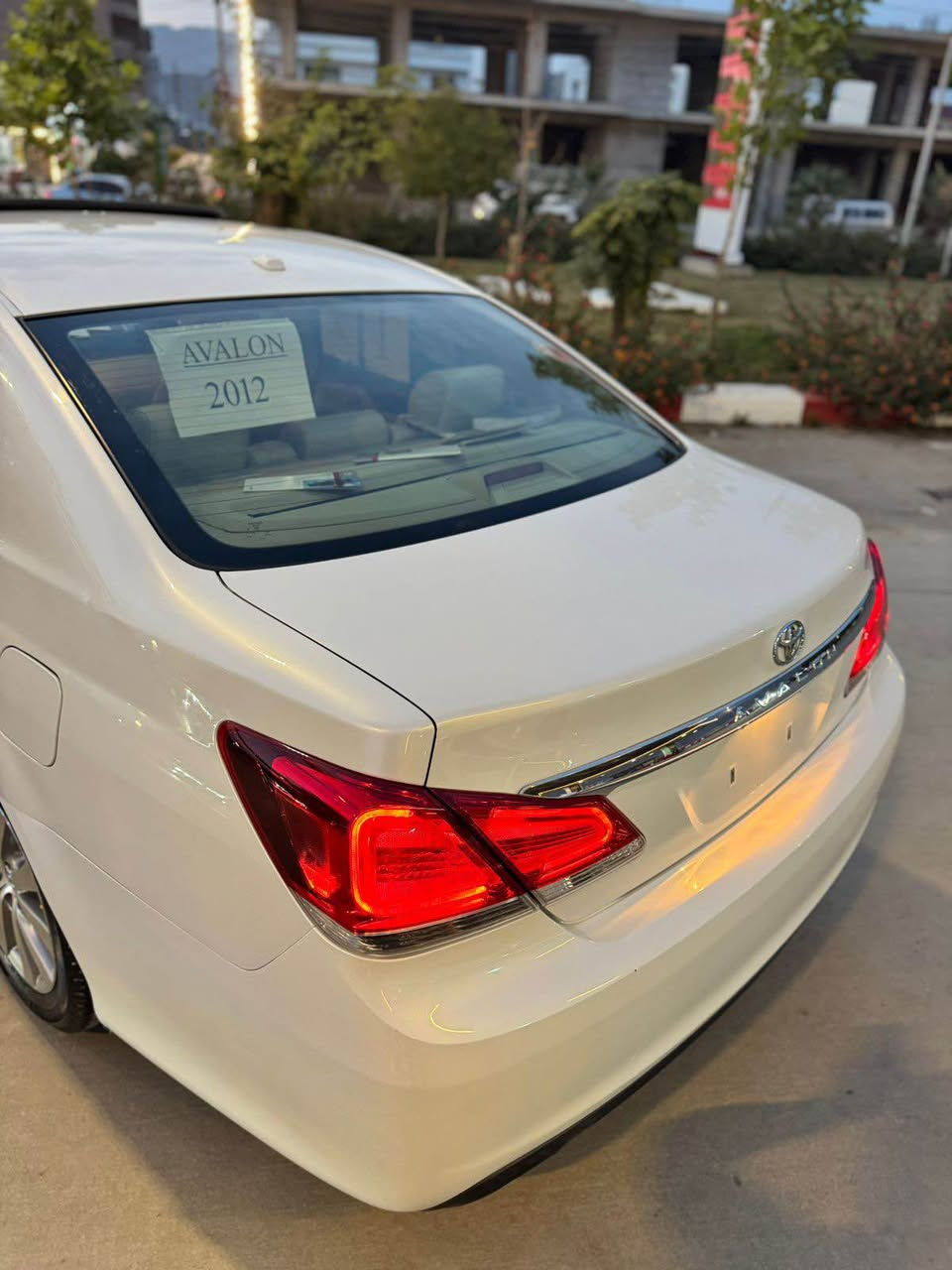 TOYOTA AVALON 2011/5. 
***********
***********
دوبي ساخ ئه مريكي ليمتد
ئە ڤە لۆن سپی سە دەف
بوياغ ئه ستورر. 
مواسە فات لیمیتد
کوشن کارەبا
کوشن ساردو گە رم 
ناو زه رد  فولل  ناو پاكه ت
٢٥٠ دینار مە سروفی نیە
چوار تایە لۆکی لە ژیرە
گیرو مەکینە  بە شەرت
بي جالو شوغته ماشالله ئه ويت 
 رويشتوه101.KM
ماشاللە سە یارەکە زۆر تایبە ت و بی مە سروفە    
يه ك پارچه و په ليكي بؤياخه
بی دە حم و لیدراوە بە شە رت 
تكايه موشته ري ني سه رمان مه يشينه !!' رانية, السليمانية
