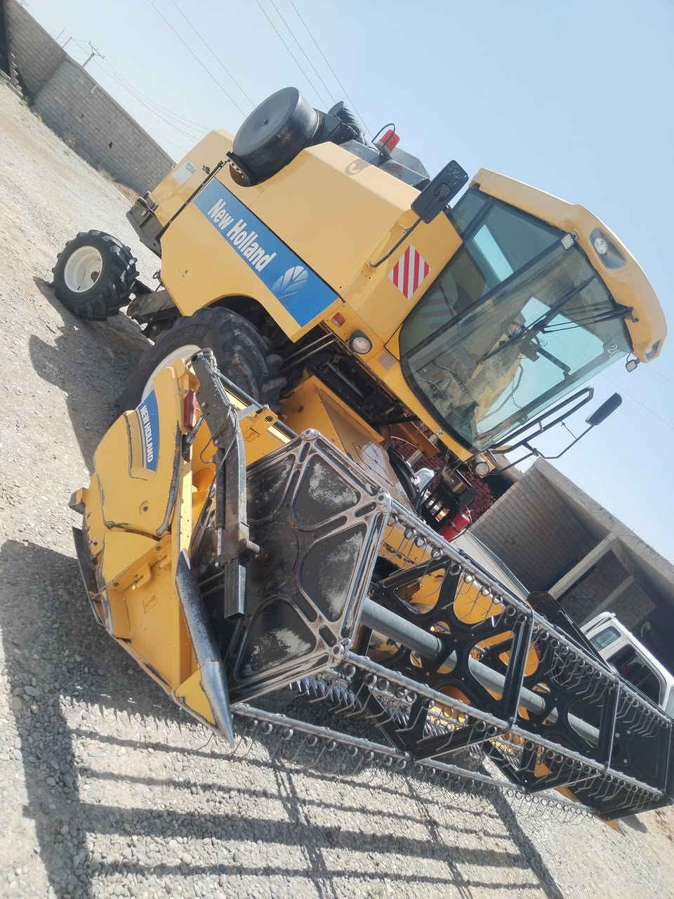 ني هولند موديل 2014 اربعه بلم رقم اربيل قايش الحاصوده نضيفه *********** السعر 85 وبيه مجال
