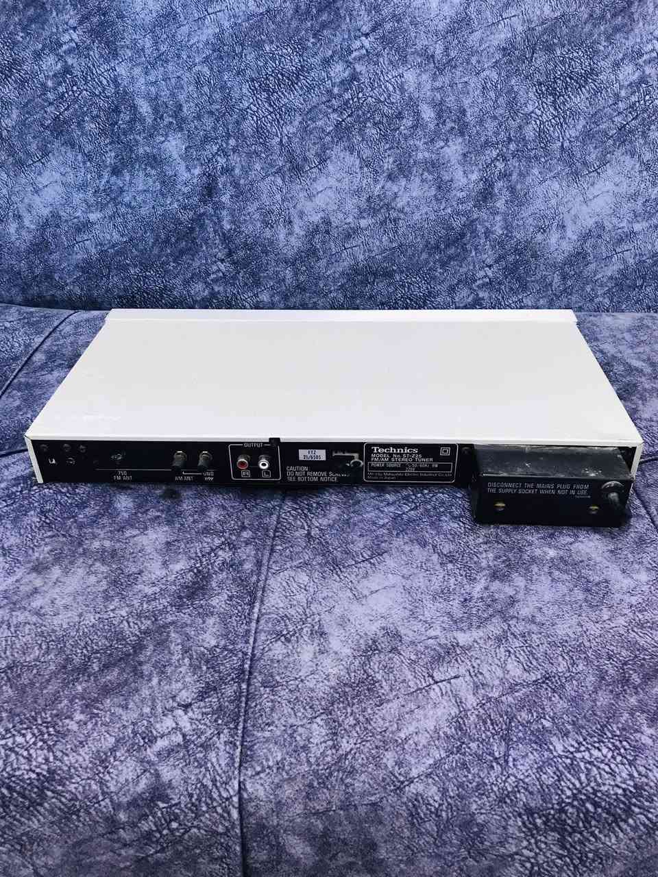 للبيع تحفة ( راديو 📻 )من شركة Technics
MODEL-TUNER-ST-Z 25-Japan
صناعة اليابان 1982 🇯🇵 
سحب جداً جداً راقي - نظافة 100 % 
عرض 43 سم  / FM / AM  / 
شاشة ضوئية / كهرباء 220 V بلادي 
للاستفسار اكثر مراسلة الصفحة 
وات ساب *********** اتصال ☎️
