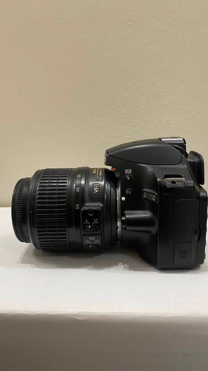 للبيع كاميرا nikon d3200 نظافة 100%
وعدستها (mm18-55 )standard lens kit 
شترها 17k , شاحنه ، بطارية (عدد ثنين)  ، كيبل نقل ، حزام كتف ،جنطه ، uv filter 
استخدام شخصي .كلشي بلادي ولا شغله مبدله
بيع او مراوس باحد هذي الانواع وانطي فوكها فرق
Nikon D750 
Nikon D500
Nikon D7500
Nikon D7200
Nikon D5600

تواصل ***********

