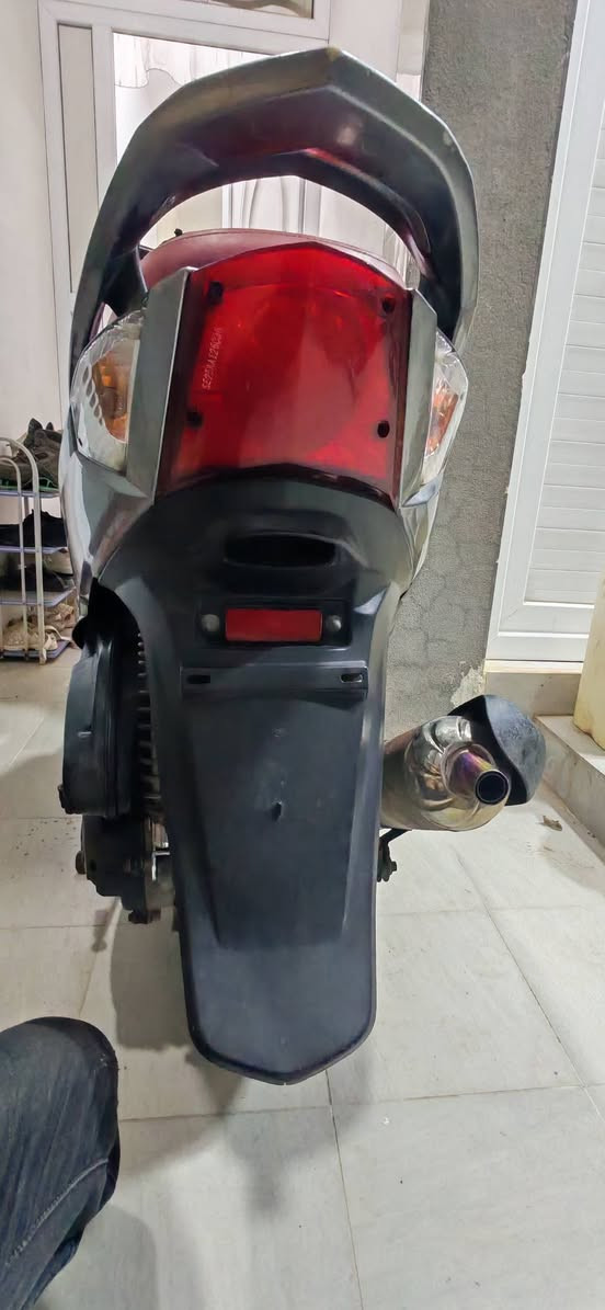 دراجة ياباني كامكو جي فايف kymco G5 محرك 150cc اربع ولفات نكرة سلف بكل وقت دراجة تخبل نظيفة كهربائيات كاملة جهاز انذار  ريمونتات ثنين لايت  عالي ناصي. كيج سرعة كيج بانزين صالنصة رياضي صجمية فصلة شلعة ومعدل كاملة مكملة دراجة تخبل و سعرها مناسب نقصها بس الهندر يفلت لان ما استخدمه ابد كله ع السلف جيم وصار يفلت و الكابريتر تجاري الباقي كله بلادي السعر 500 الف الميعرف بيهن خلي يعبر المنشور يروح يدورلة فراشة ، العنوان بعقوبة شارع الديري *********** تحياتي ❤
#دراجة #دراجه #كامكو #جيفايف #G5 #بعقوبه #بعقوبة #150cc
