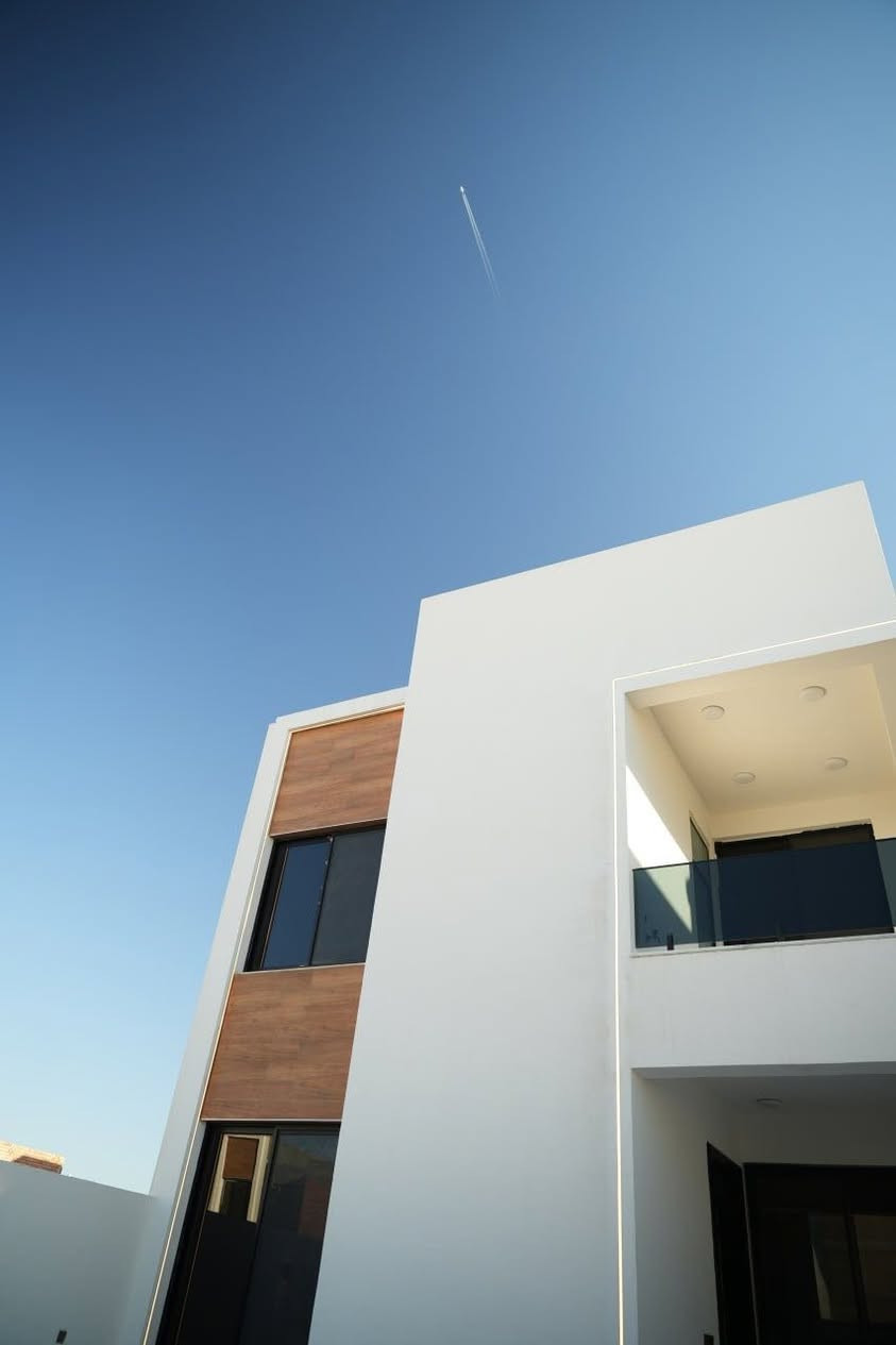 في مجمع المربع الذهبي السكني، الراحة مو مجرد فكرة… أسلوب حياة متكامل 🌿
تصميم أنيق، مساحات خضراء واسعة، وهدوء يرافقك من أول يوم.

🏡 مشروع سكني متكامل بخدمات حديثة:
🌳 مساحات خضراء ومائية
🏫 مدارس وروضة أطفال
🕌 مسجد
🏥 مستوصف
🛍 مول خدمي داخل المشروع
🚪 ثلاث بوابات رئيسية ومدخل سكني معزول
📞للحجز والاستفسار:
***********
