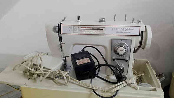 مەکینەی خەیاتی برادەران اسڵی 24 نەخش بۆ فرۆشتن زۆر کەم بەکارهاتووە ناونیشان هەولێر *********** بەشەرت و زەمان
