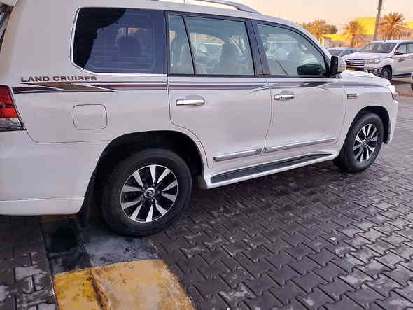 لاند كروز موديل 9 فول مكفول منل حادث صبغ أقل الحزام  مكينه كير مكفول السعر 260 بيه مجال لل استفسار ***********
