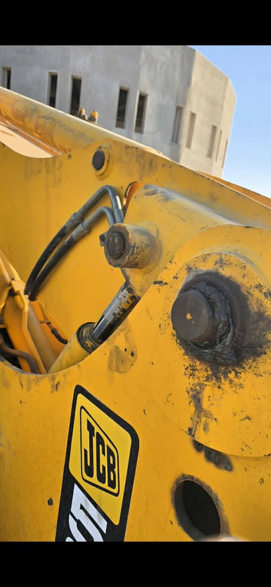 رافعه جي سي بي مقفوله ما مفتوح برقي بيه                           ***********
