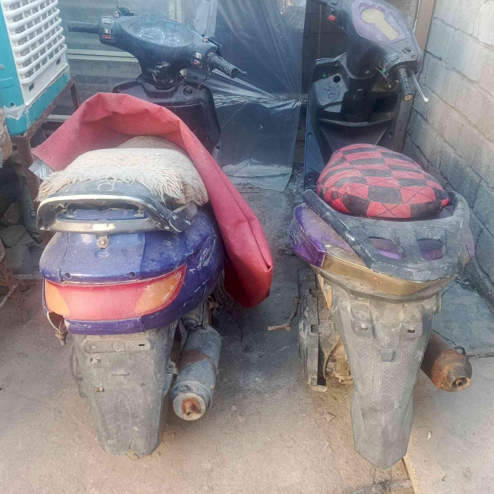 سلام عليكم اخوان دراجات البيع / سكنس/وفراشه/نضيفات بس عطلانات السكنس باتري كاعد/والفراشه كاطعه نار/سعر 250 ثنينهن الشراي يجي خاص وبيه خير ويدلل مكان ناصريه سوك شيوخ رقمي ***********
