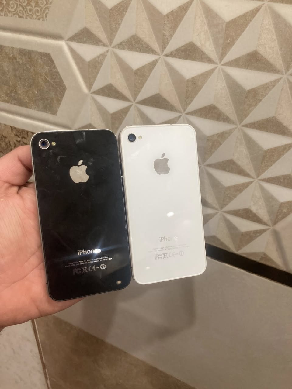 ايفون 4.4s.5
سعر الجهاز 50 الف 
للحجز خاص او واتساب 
***********
يوجد توصيل
