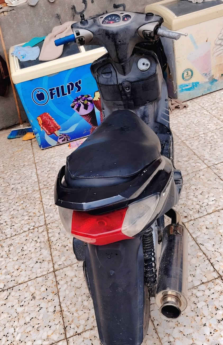 نوع الدراجه سكنز لون رصاصي اللبيع مامفتوحه 
حاويه ماخذها 1.400 الوصل موجود
ورايدها 950 المكا ناصريه مركز الاستفسار الإتصال بلرقم التالي ***********
تاريخ الشراء 15-10-2024
