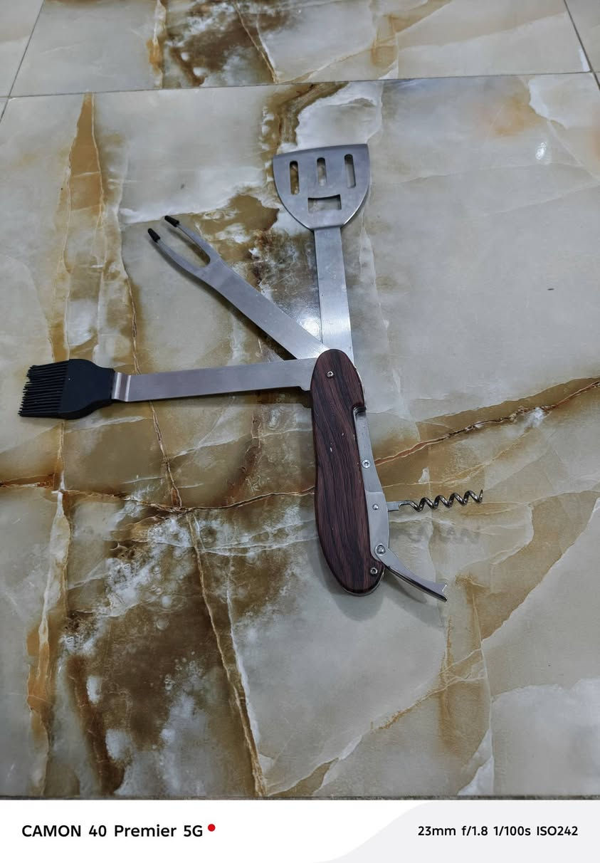 السلام عليكم 

للبيع 📦

منتجين الاصحاب التخييم والسفر 

الاول : عبارة عن حمالة مبردة للمشروبات (cooler sling) من ماركة Hammer + Axe.تتسع الحقيبة لـ 6 علب من المشروبات وتتميز بتصميم داخلي معزول للحفاظ على البرودة.تحتوي الحقيبة على حزام حمل وسحاب جانبي لسهولة الوصول إليها ونقلها، وهي مثالية للتخييم والأنشطة الخارجية.

الثاني : تتضمن أداة الشواء المتعددة الاستخدامات هذه ملعقة مسطحة، وشوكة، وفرشاة دهن، وفتاحة زجاجات، وفتاحة علب في تصميم واحد.مصنوعة من الفولاذ المقاوم للصدأ المتين مع مقبض خشبي لتوفير الراحة والعملية أثناء الاستخدام.هذا المنتج مثالي للشواء في الفناء الخلفي، أو التخييم، أو الرحلات، حيث يمكن فصل أجزائه لسهولة التنظيف والتخزين.


**إذا كنت صاحب هذا الإعلان وتريد حذفه لأي سبب، رجاءا أرسل رسالة إلى الدعم الفني**