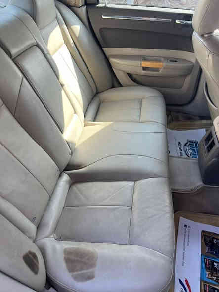 اوباما 2010لون احمر عنابي ابسمي تحويل مباشر مصبوغا عام للجمالية جاهزة تبريد تدفاسيارة حلوة ونظيفا داخل بيج ‭0776 367 4642‬السعر 115 وبيها مجال حك الجيا
