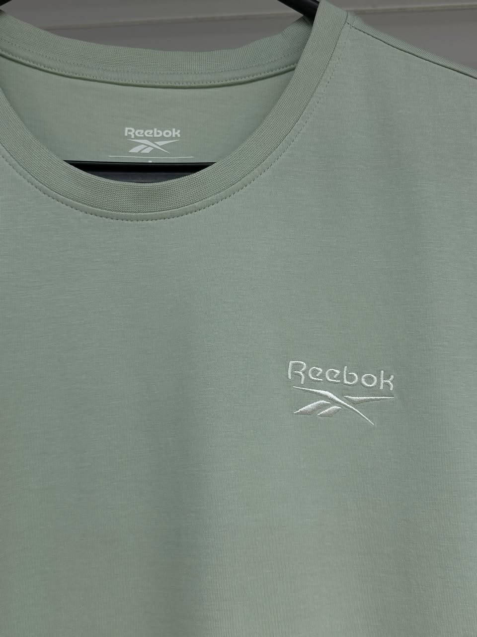 ريبوك
قياس L-xL 

خامه قطن ١٠٠٪؜ 

لون صيفي راقي


**إذا كنت صاحب هذا الإعلان وتريد حذفه لأي سبب، رجاءا أرسل رسالة إلى الدعم الفني**