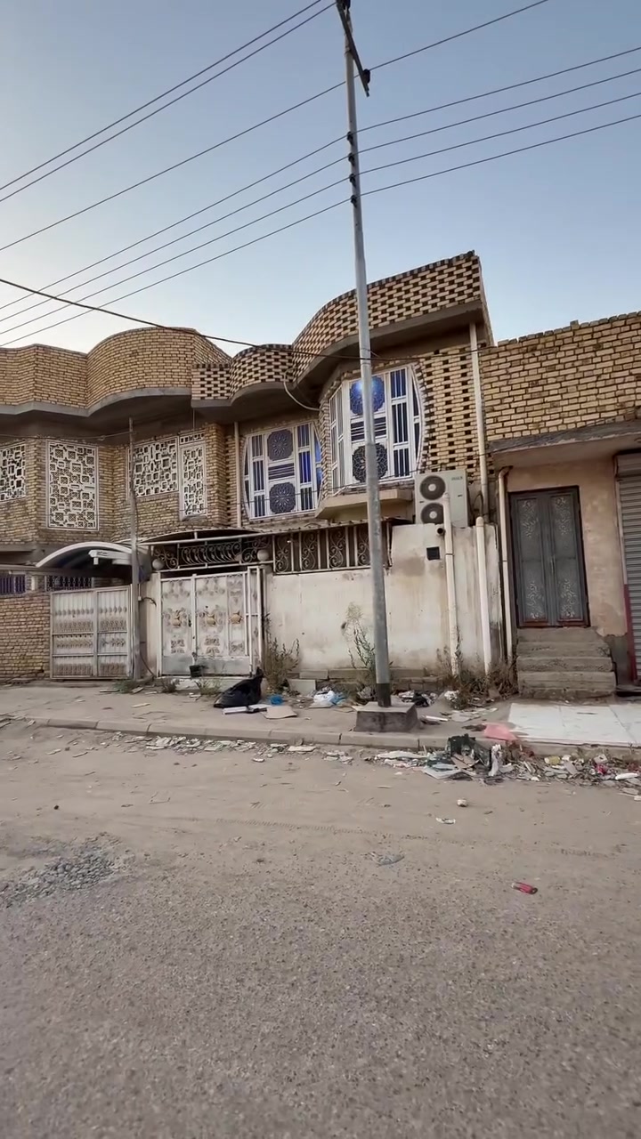 بيت للبيع
مؤجر حالياً ب700
حي اور الاولى على شارع 15m
قريب كلش على شارع المدينة المائية 
المساحة 105m (الواجهة 8m النزال 13m)
طابقين 
الارضي : (غرفة نوم + صاله + مطبخ + استقبال + صحيات داخليه وخارجيه)
الاول (غرفتين نوم + صاله + صحيات) 
***********
#ناصريه #عقارات #اكسبلور_فولو #استثمار #بغداد
