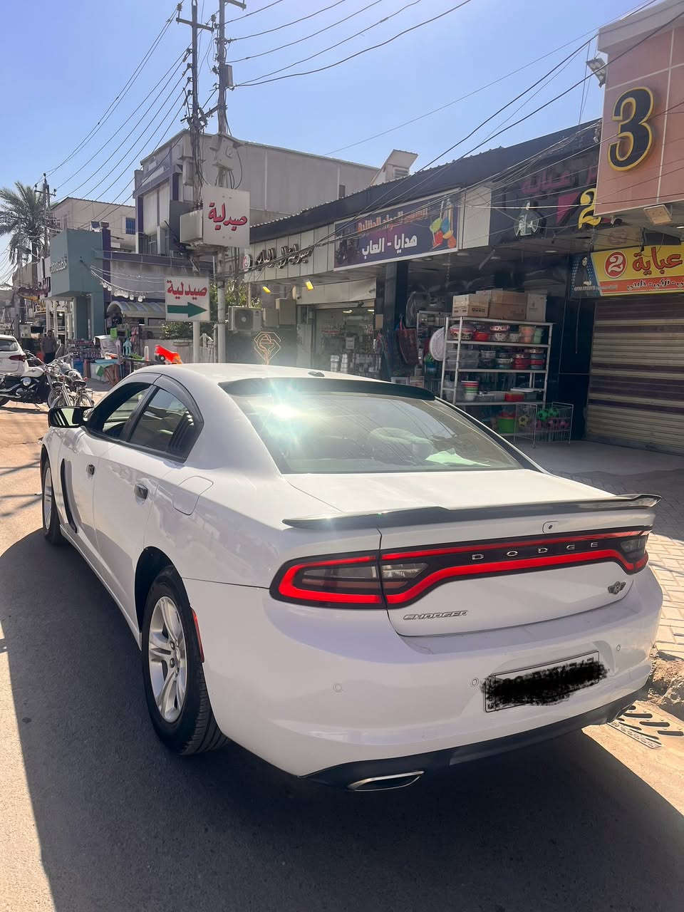 السلام عليكم 
جارجر 2022 وارد امريكي محرك 6 سلندر 3600 بيه فقط دعاميه خلفيه ومبدل قبق جنطه بلادي من امريكا بدون دواخل وايرباك وصبغ جديده ماشيه 50 الف رقم اربيل للاستفسار الاتصال ***********
