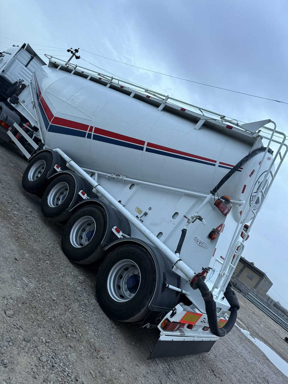 السلام عليكم للبيع اكتروز 2011 والسايلو شالاو 2020السيارة كفالة عامة من كلشي السنوية غير ساقطة تخم تاير الراس والسايلو للاتصال على***********
