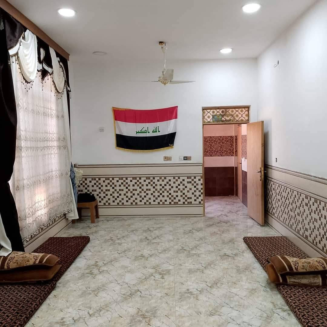 السلام عليكم دار للبيع في الفلوجه الازركيه قرب مدرسه التوفيق ركن شارع 10 يتكون من قرف نوم 4 صاله2 استقبال مطبخ حار وبارد حمام 2 مدخل حديقه كراج سياره صحيات 2 نسائه ورجاليه نوع الصنف طابو زراعي السعر السعر 250 قفل للاستفسار اكثر اتصل على الرقم ***********@@@***********
