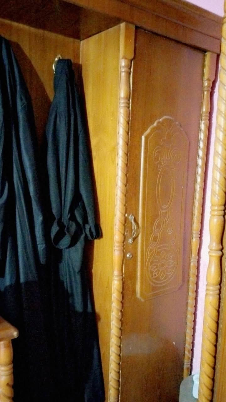 للبيع اثنينهم ١٠٠ الف فقط ميز مراية وزاويه
مكلفه بالنشر الاستفسار واتساب ***********
