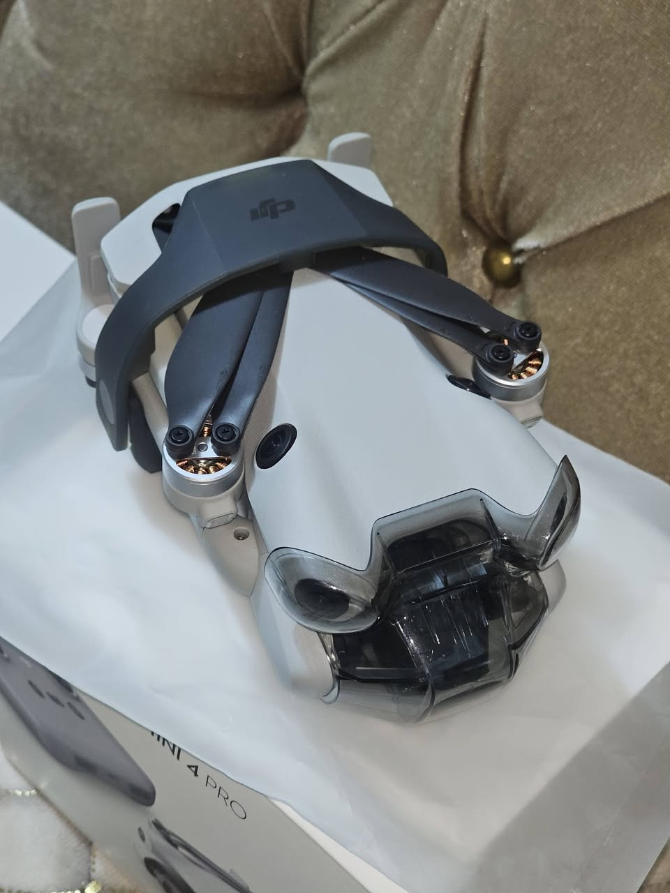 السلام عليكم
DJI mini 4 pro 
كبس جديدة 
فتحتها للفحص فقط ماطايرة 
نظافة 100 % كفالة عامة من زلغ
سنكل
رقم ***********
