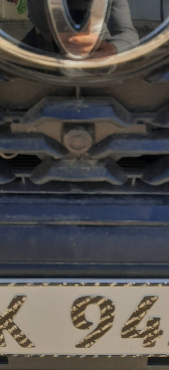 السلام عليكم اخواني جميعا 
كورلا كروز هايبرد  موديل ٢٥ وارد الصين فول مواصفات اربع كاميرات محيطية بلادية مو عمل والجناية يعرفون الأصلي داخل قرميدي كراسي كهرباء السائق والسكن يعني ١/١ بعدها بحالة الوكالة ماشية ٥ آلاف بدون غسل بعدها بأسمي شخصيا رقم بغداد الدولي 
السيارة غير مستخدمة شي بسيط 
السعر ٢٧ مليون و٢٥٠ لأن عندي ظرف وأريد ابيعها وبالخير عالياخذها 
للاتصال ***********
         ***********
