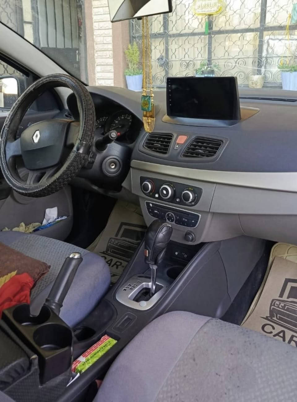 سلام عليكم شباب رينو البيع سياره جاهزه من كلشي شركه العامه موديل 2013 بيها صبغ جاملع امامي بدون دواخل وشويه من باب السايق مكينه كير كهرباء تخم تاير منضومه بانزين كوله جديد اترايك التركيا مكان بغداد  كمساره نادي مشرق سعر ٦٦ وبيها مجال التواصل *********** وبلخير ع ياخذها

