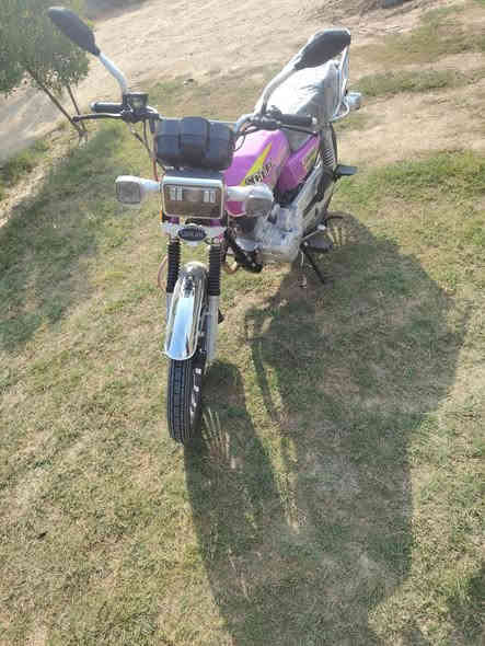 سلام علیکم دراجه سافان للبيع زيرو 2025 مكاني بغداد اليوسفيه الشارع الثالث دراجه مكفوله من كلشي السعر ٩٥٠ وبيها مجال شي قليل ***********
