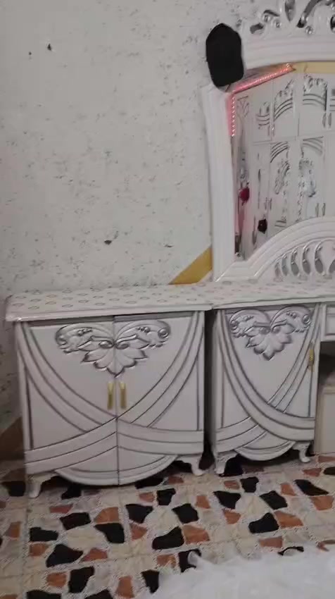 غرفه نوم خشب عراقي نجاره سعره مليون 100وبيهه مجال مكاني بغداد نهروان شارع لمستشفى رقمي ***********
