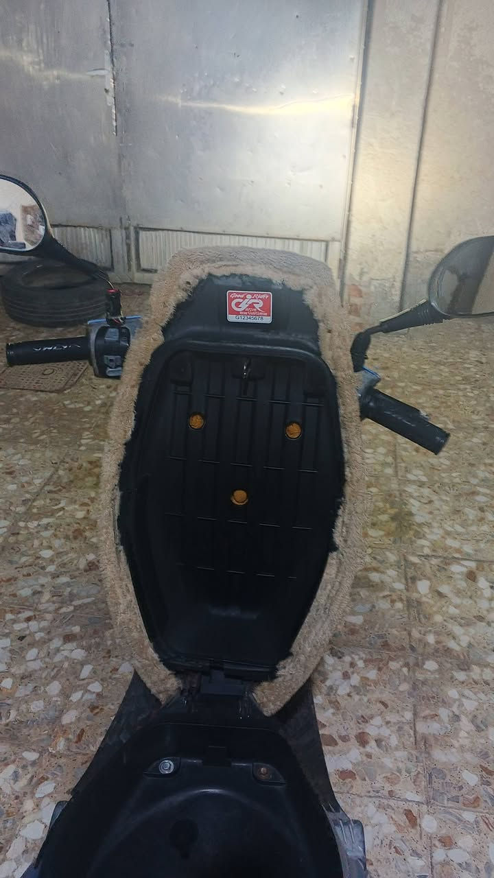 السلام عليكم كل عام وانتم بالف خير  من رخصة صاحب الكروب دراجه لبيع ماكس منغولي سعر 850 وبيها مجال الرقم ***********
