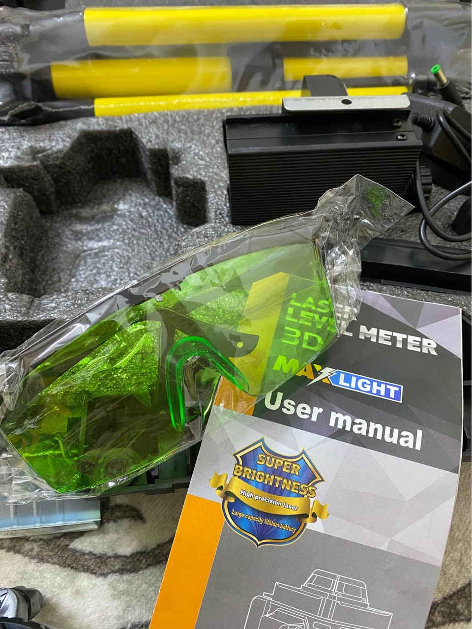 ئامێرێکی پێوانەکردنی لێزەری زۆر پێشکەوتوو، لۆک و هەڵنەپچڕاوە، بۆ هەموو کارێکی بیناسازی و دیکۆرات دەبێت.
تایبەتمەندییەکان:
✅ لێزەری سەوز (Green Laser): زۆر ڕوونە و لەبەر تیشکی خۆر و شوێنی ڕووناک بە باشی دەبینرێت.
✅ سێ ڕەهەندی (3D): ١٢ هێڵی ستوونی و ئاسۆیی ورد نیشان دەدات.
✅ کەلوپەلی کامل: (عەینەکی تایبەت، پاتری لیسیۆمی بەهێز، شەحنکەرەوە، و جانتای پاراستن)ی لەگەڵە.
✅ باری ئامێر: تازەیە و بەکارنەهاتووە (١٠٠٪ لۆک).
📍 شوێن: [سلێمانی]
💰 نرخ: [٩٠هەزار دینار] و کەمێک مەعامەلە.
📞 بۆ پەیوەندی: [***********] یان نامە بۆ مەسنجەر بنێرە. السليمانية, العراق
