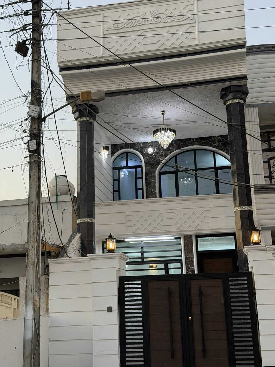 بيت للبيع الشعب التجار شارع بلقيس
المساحة 84 م
الواجهة.  4.25
النزال.          20
لاستفسار 
مكتب بغداد لوساطة العقارية
***********
***********
