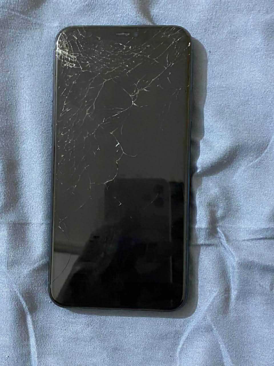 سلام عليكم 
ايفون ١١ برو ماكس 
ذاكرة ٢٥٦
كسر بالشاشة ما مأثر بالمس
بطاريه 96 جهاز نضيف كلش مادخل تصليح ابددد
المكان شطره السعر 275


**إذا كنت صاحب هذا الإعلان وتريد حذفه لأي سبب، رجاءا أرسل رسالة إلى الدعم الفني**