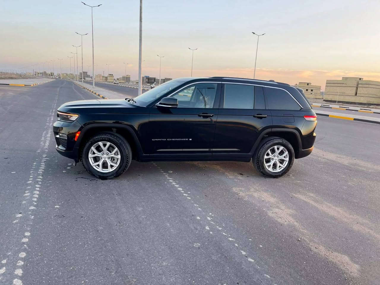 جيب شيروكي موديل 23 بصره بسمي فول مواصفات عد الفتحه كفاله من الزلغ *********** السعر 350 وبيه مجال كلش قليل
