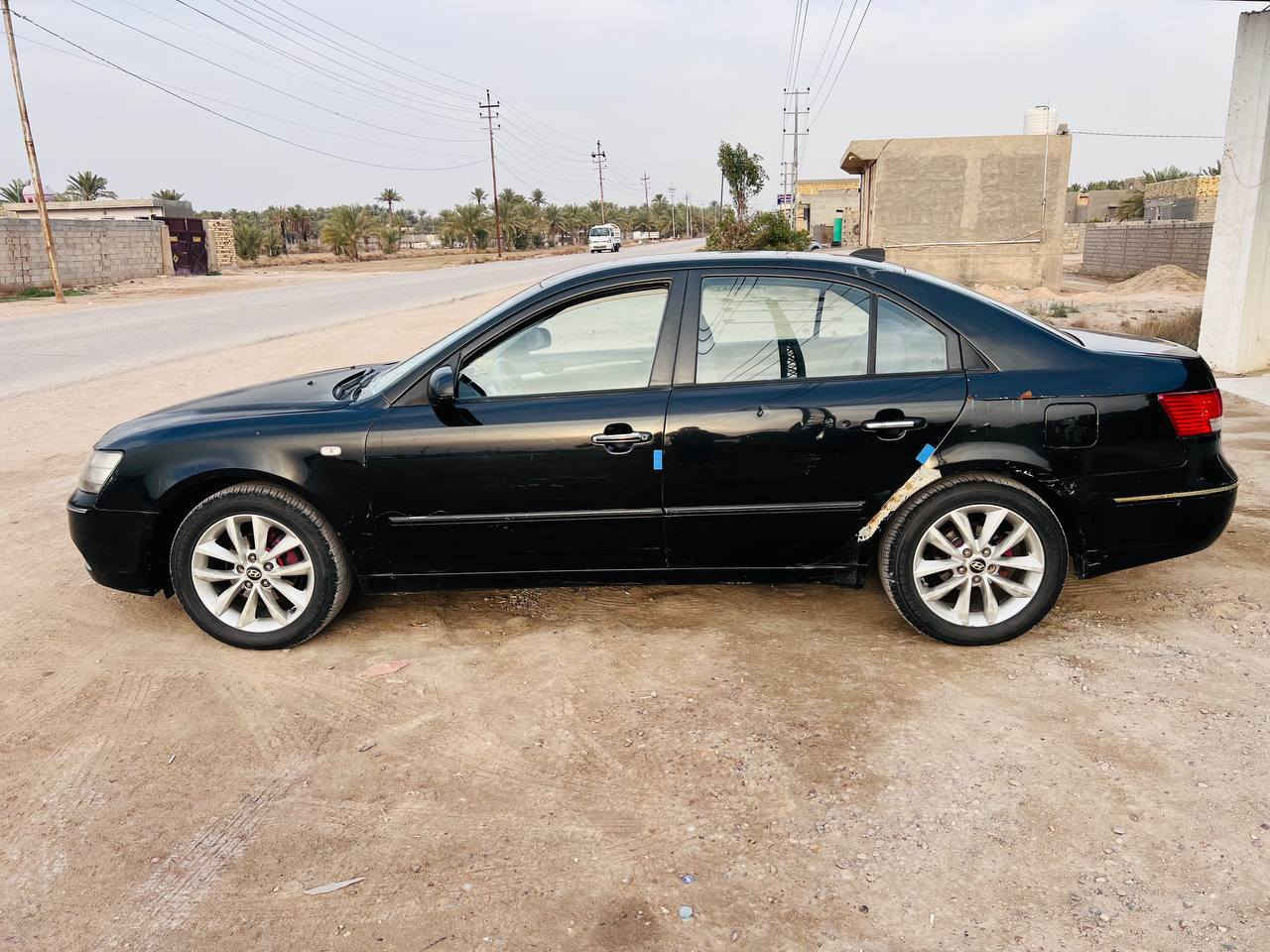 السلام عليكم 
هونداي سوناتا 2010 
  مكينه 2000 
رقم اربيل دولي تحولي او وكالئ
  بيه ( بيه جاملغ خلفي صبغ بدون دواخل وبيه جراد بلبنيد  )
سياره حلوه وحاهزه مال جناي 
    السعر ( 85 ) وبيه مجال 
الشراي يتصل *********** 
           الخاص مغلق بدون حراج
