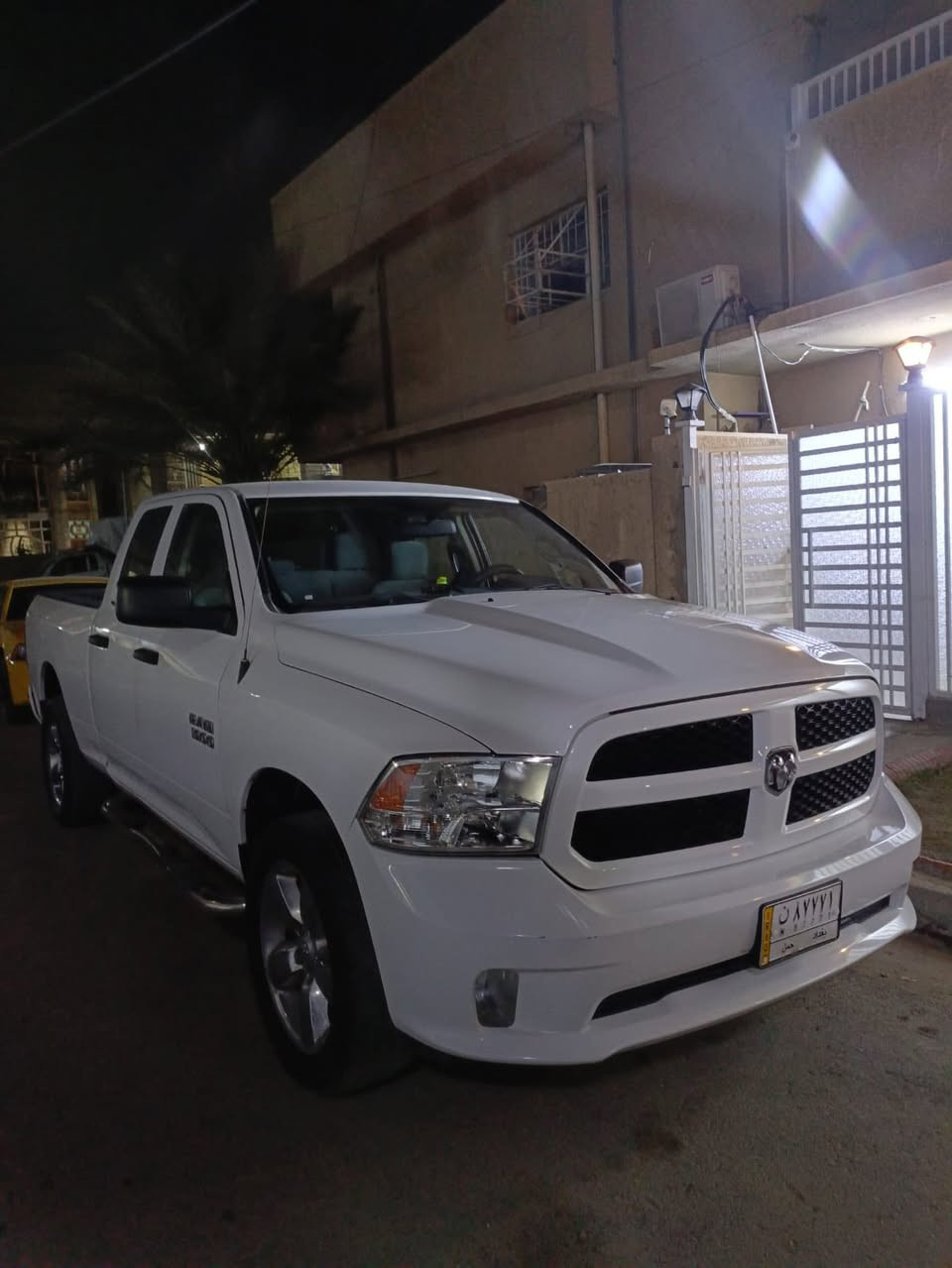 السلام عليكم 
دوج رام موديل 2019
بدي طويل باب قصير 
حادث جاملغ بدي والباب خلف السائق
محرك 6 سلندر 
السعر 160 و بيه مجال
مكان السيارة بغداد 
رقم ***********
